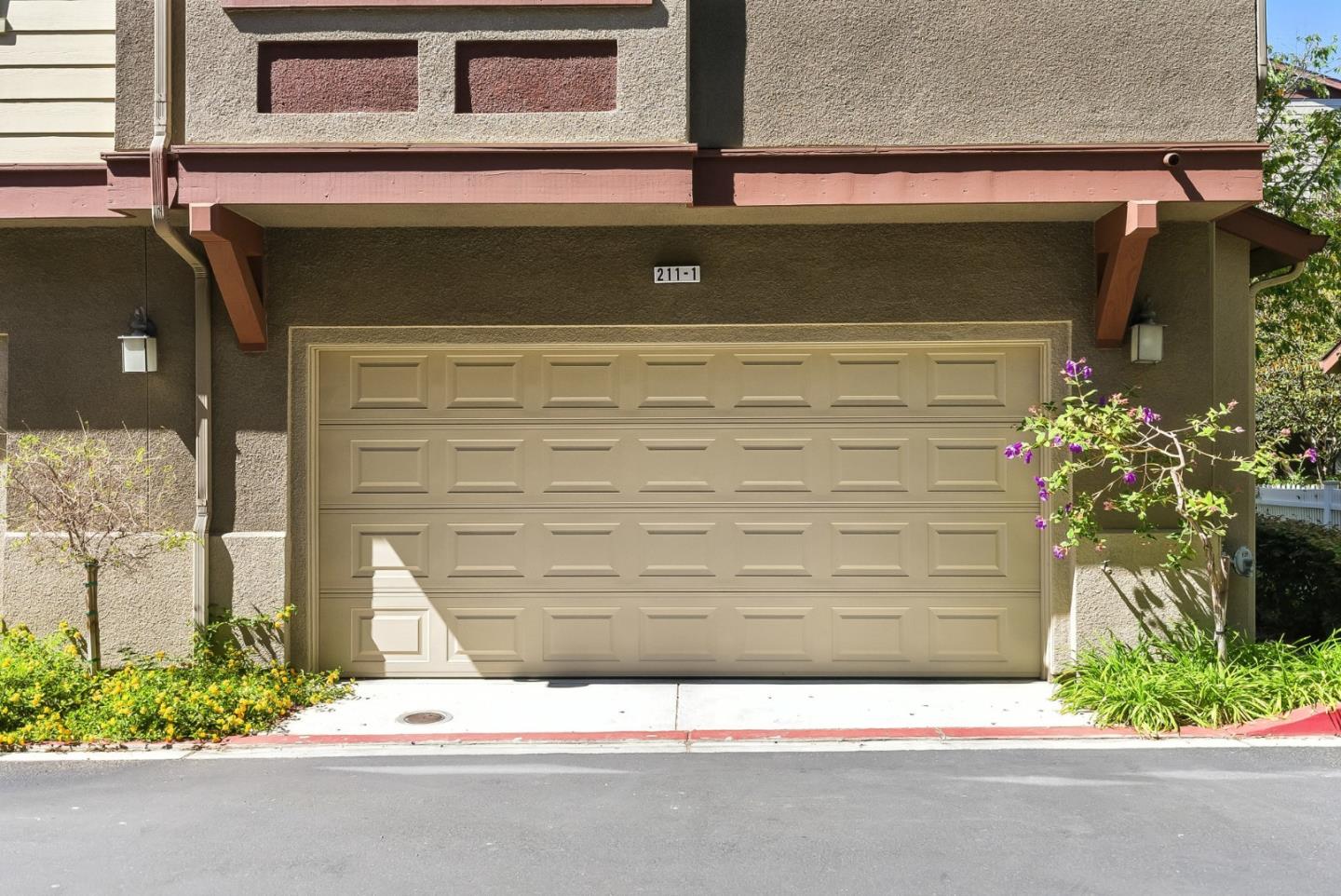 Detail Gallery Image 28 of 39 For 211 Peppermint Tree Ter #1,  Sunnyvale,  CA 94086 - 3 Beds | 3/1 Baths