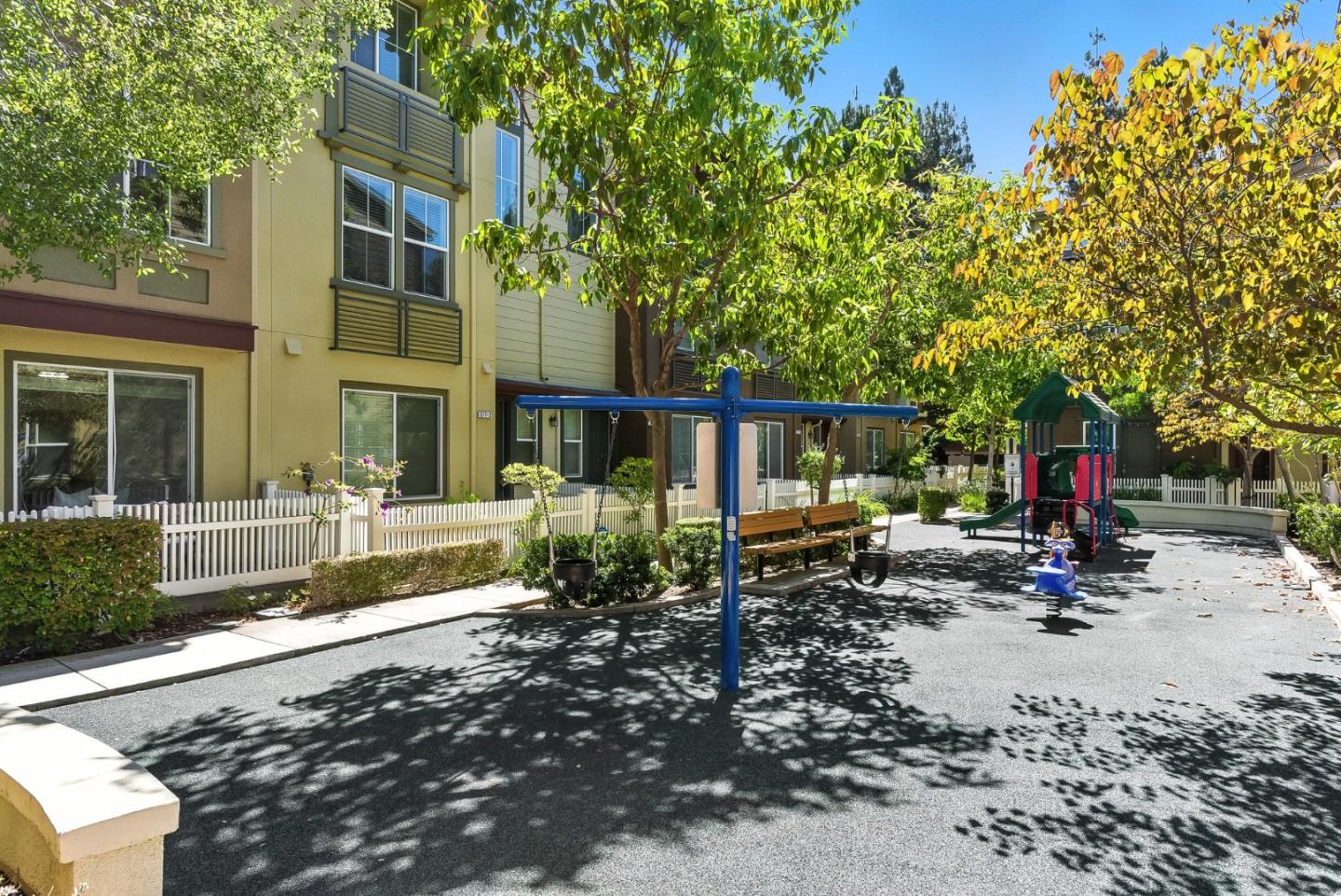 Detail Gallery Image 29 of 39 For 211 Peppermint Tree Ter #1,  Sunnyvale,  CA 94086 - 3 Beds | 3/1 Baths
