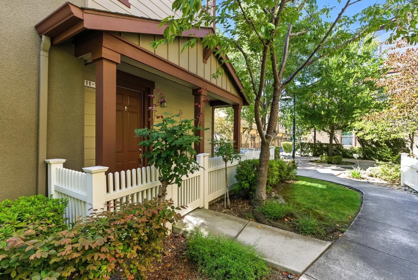 Detail Gallery Image 3 of 39 For 211 Peppermint Tree Ter #1,  Sunnyvale,  CA 94086 - 3 Beds | 3/1 Baths