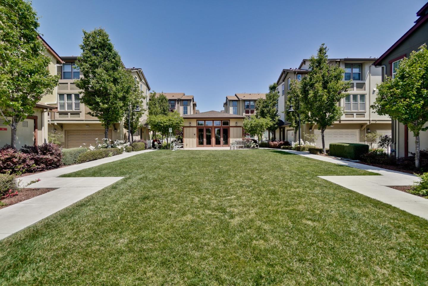 Detail Gallery Image 31 of 39 For 211 Peppermint Tree Ter #1,  Sunnyvale,  CA 94086 - 3 Beds | 3/1 Baths