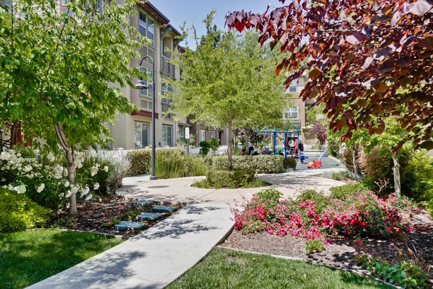 Detail Gallery Image 33 of 39 For 211 Peppermint Tree Ter #1,  Sunnyvale,  CA 94086 - 3 Beds | 3/1 Baths