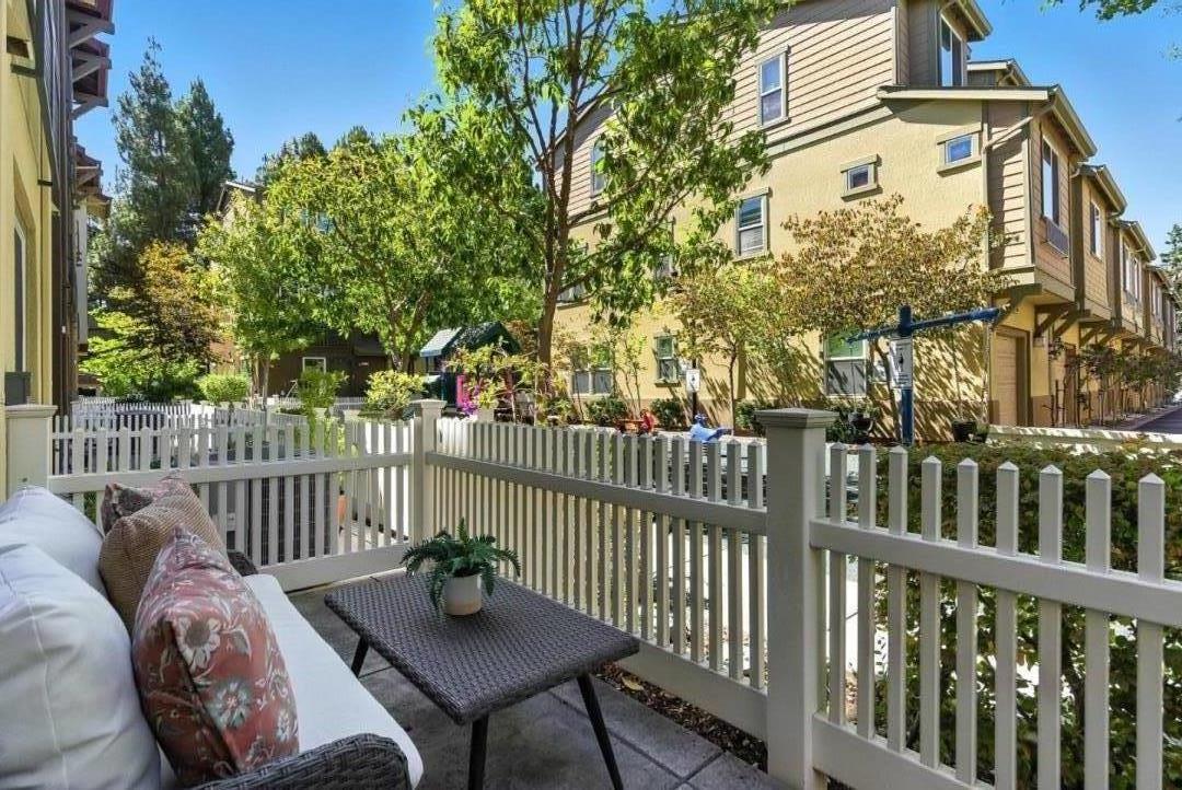 Detail Gallery Image 5 of 39 For 211 Peppermint Tree Ter #1,  Sunnyvale,  CA 94086 - 3 Beds | 3/1 Baths