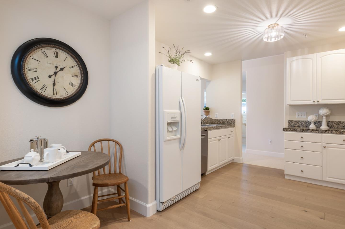 Detail Gallery Image 13 of 32 For 1 W Edith Ave #B208,  Los Altos,  CA 94022 - 3 Beds | 2 Baths