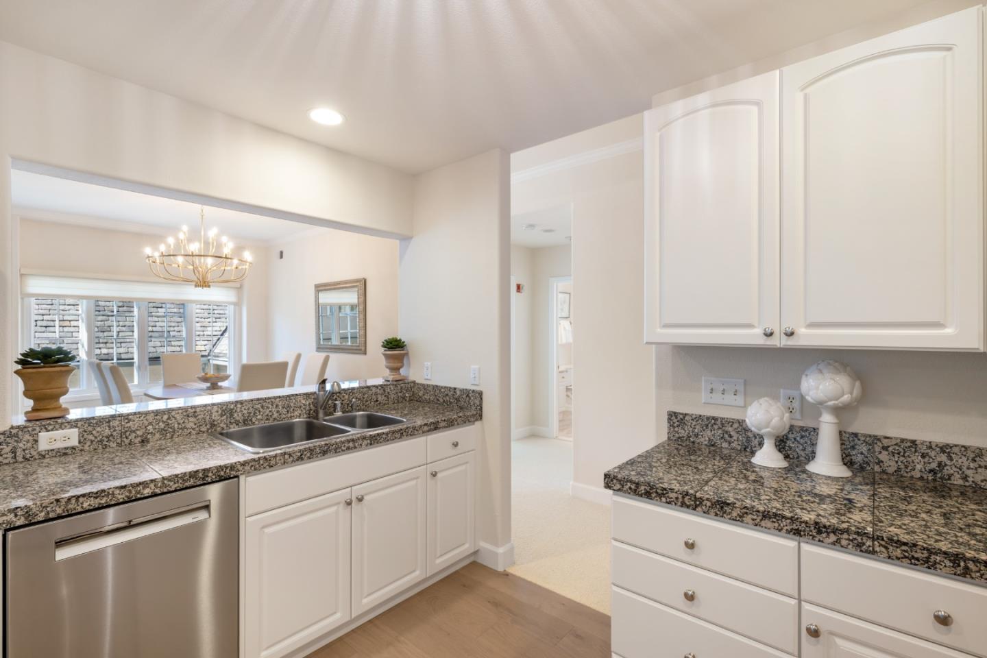 Detail Gallery Image 16 of 32 For 1 W Edith Ave #B208,  Los Altos,  CA 94022 - 3 Beds | 2 Baths