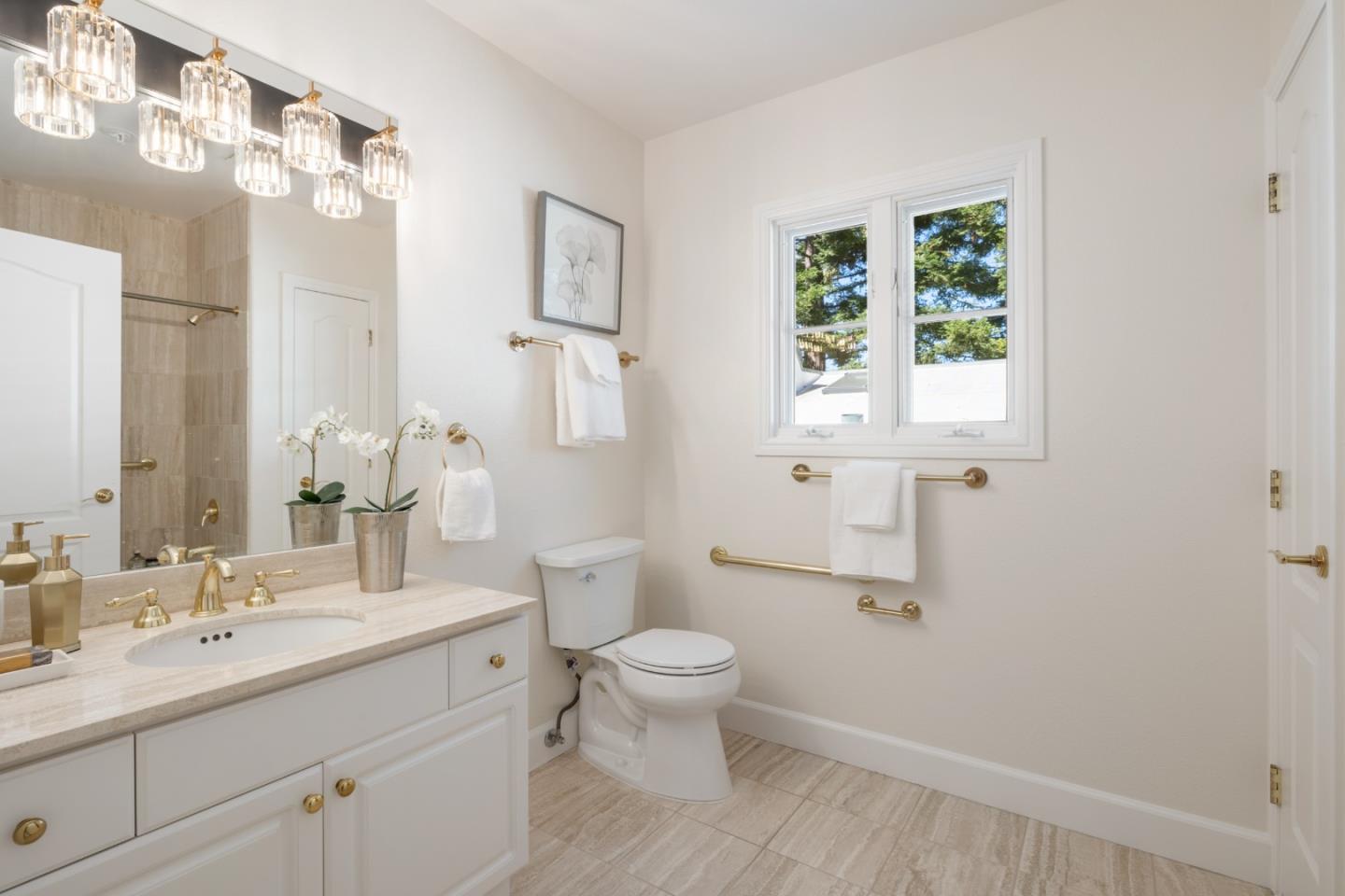 Detail Gallery Image 20 of 32 For 1 W Edith Ave #B208,  Los Altos,  CA 94022 - 3 Beds | 2 Baths