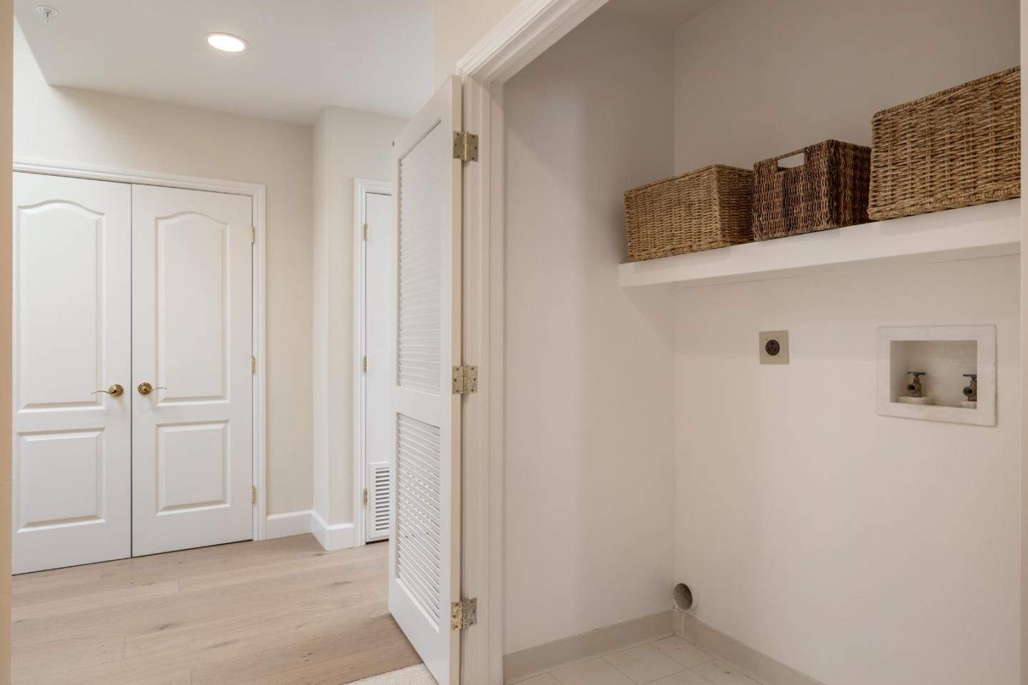 Detail Gallery Image 28 of 32 For 1 W Edith Ave #B208,  Los Altos,  CA 94022 - 3 Beds | 2 Baths