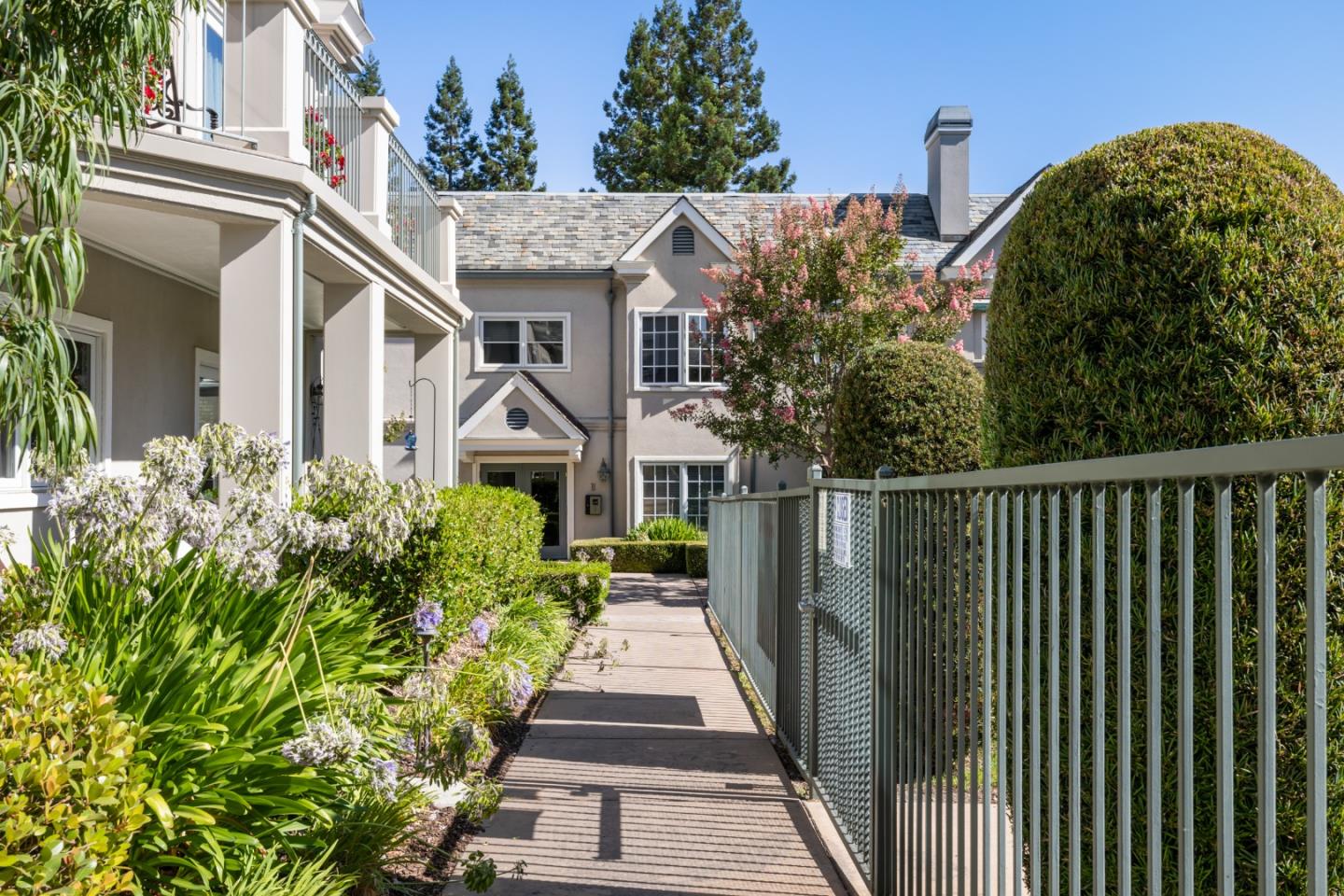 Detail Gallery Image 30 of 32 For 1 W Edith Ave #B208,  Los Altos,  CA 94022 - 3 Beds | 2 Baths