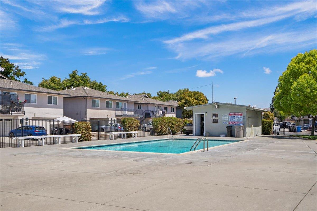 Detail Gallery Image 15 of 16 For 1343 Scossa Ave #4,  San Jose,  CA 95118 - 2 Beds | 1 Baths