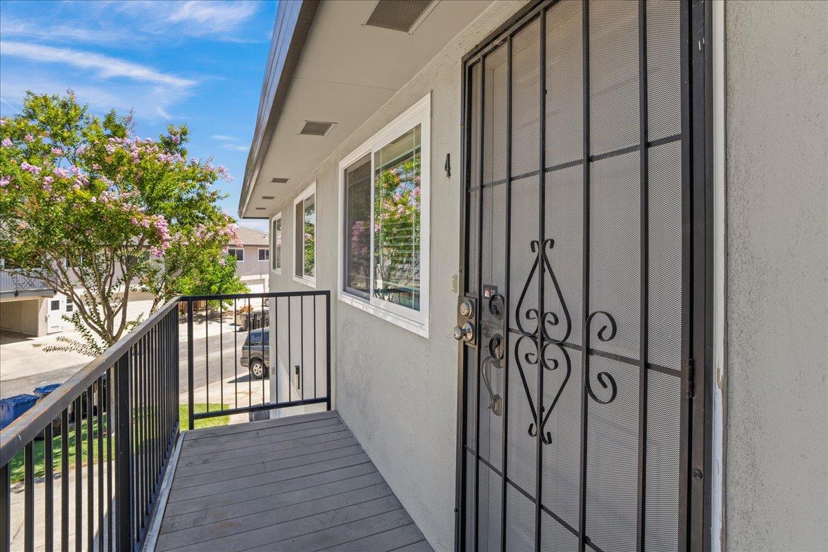 Detail Gallery Image 2 of 16 For 1343 Scossa Ave #4,  San Jose,  CA 95118 - 2 Beds | 1 Baths