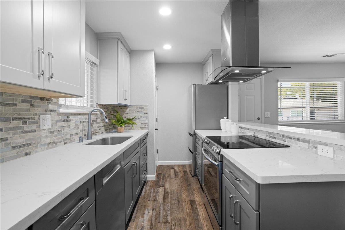 Detail Gallery Image 3 of 16 For 1343 Scossa Ave #4,  San Jose,  CA 95118 - 2 Beds | 1 Baths