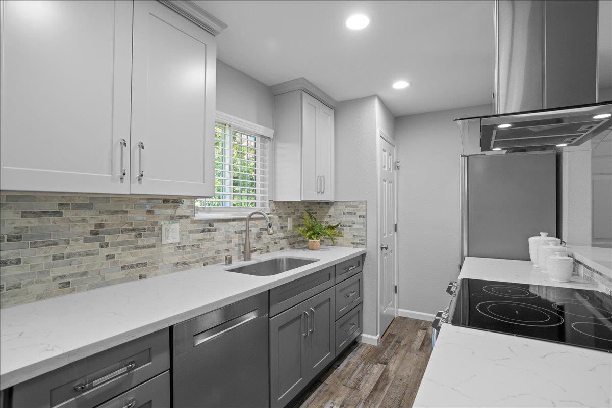 Detail Gallery Image 4 of 16 For 1343 Scossa Ave #4,  San Jose,  CA 95118 - 2 Beds | 1 Baths