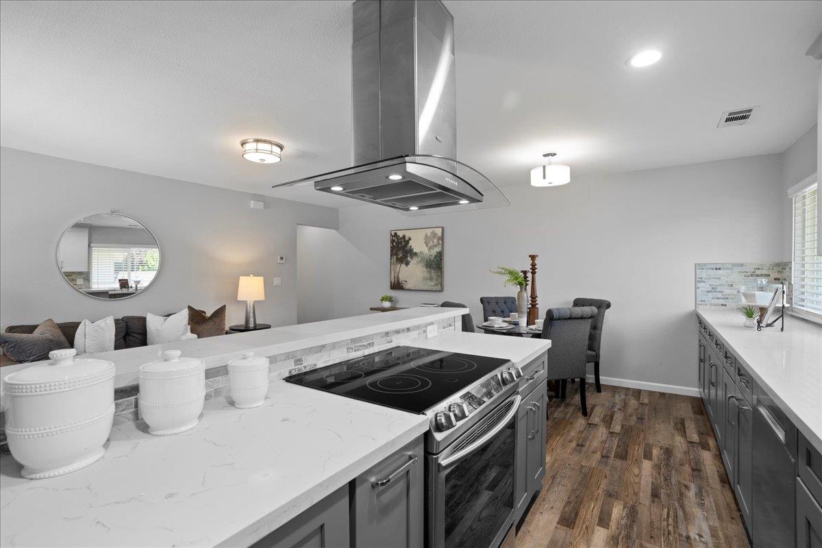 Detail Gallery Image 6 of 16 For 1343 Scossa Ave #4,  San Jose,  CA 95118 - 2 Beds | 1 Baths