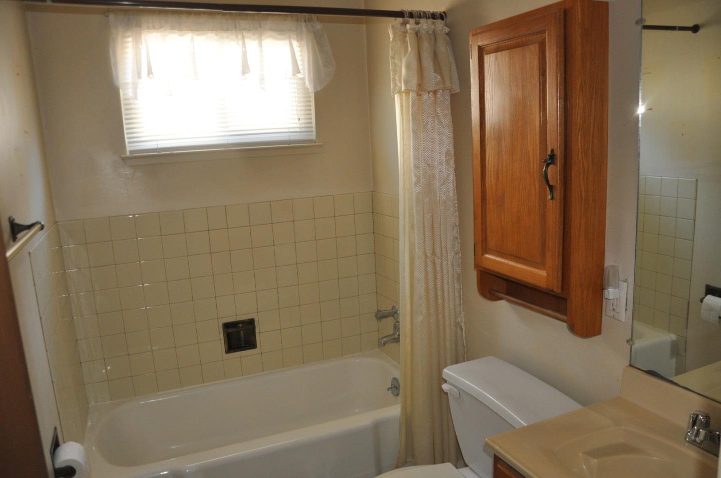 Detail Gallery Image 11 of 15 For 774 San Lucas Ave, Mountain View,  CA 94043 - 4 Beds | 2 Baths