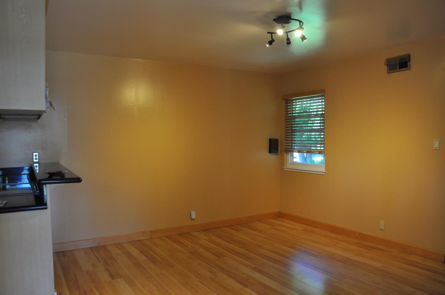 Detail Gallery Image 4 of 15 For 774 San Lucas Ave, Mountain View,  CA 94043 - 4 Beds | 2 Baths