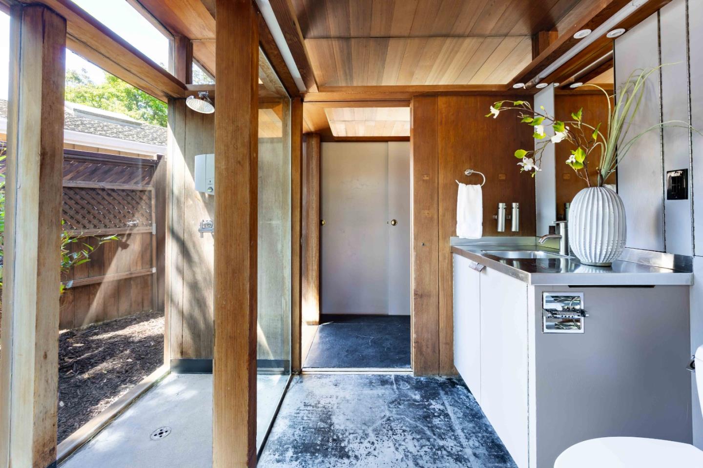 Detail Gallery Image 14 of 32 For 876 Southampton Dr, Palo Alto,  CA 94303 - 3 Beds | 2/1 Baths
