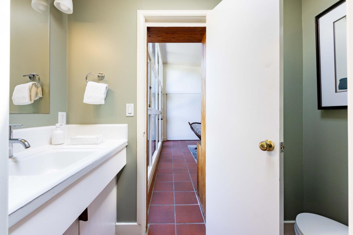 Detail Gallery Image 16 of 32 For 876 Southampton Dr, Palo Alto,  CA 94303 - 3 Beds | 2/1 Baths