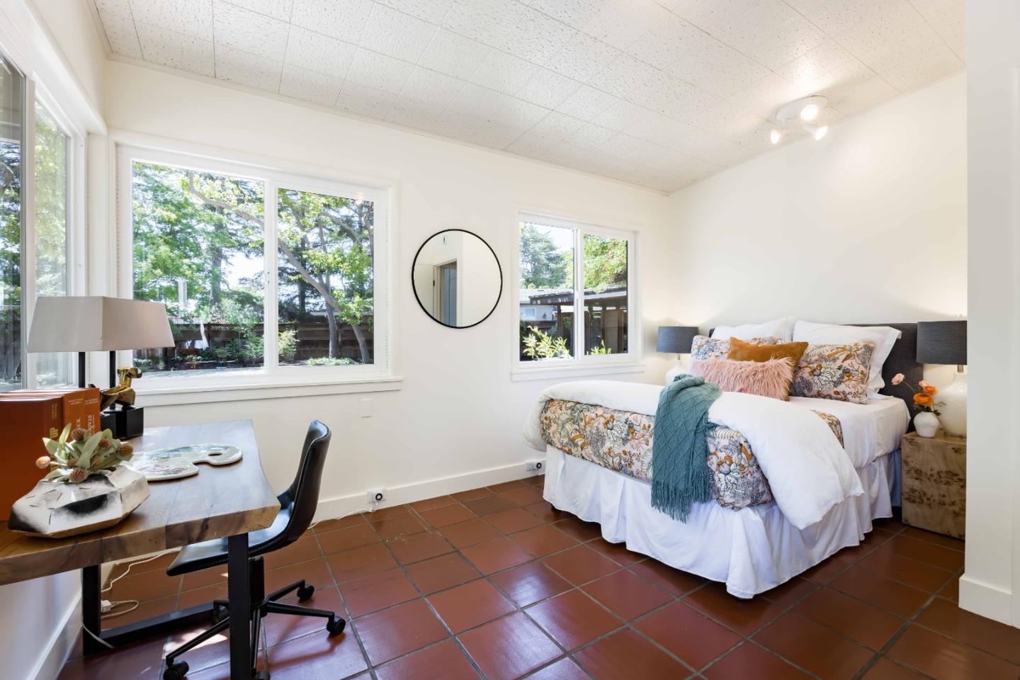 Detail Gallery Image 21 of 32 For 876 Southampton Dr, Palo Alto,  CA 94303 - 3 Beds | 2/1 Baths