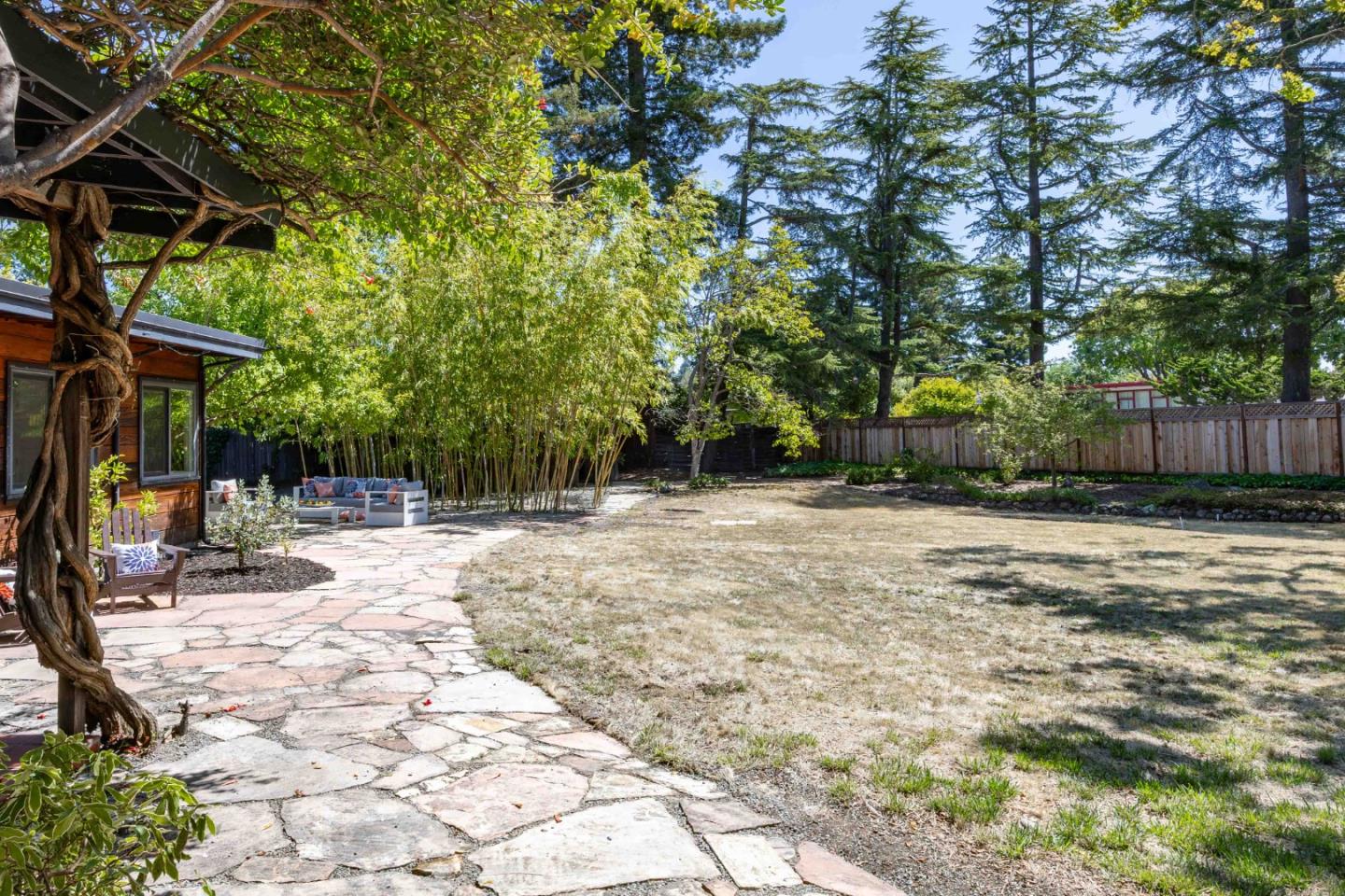 Detail Gallery Image 23 of 32 For 876 Southampton Dr, Palo Alto,  CA 94303 - 3 Beds | 2/1 Baths