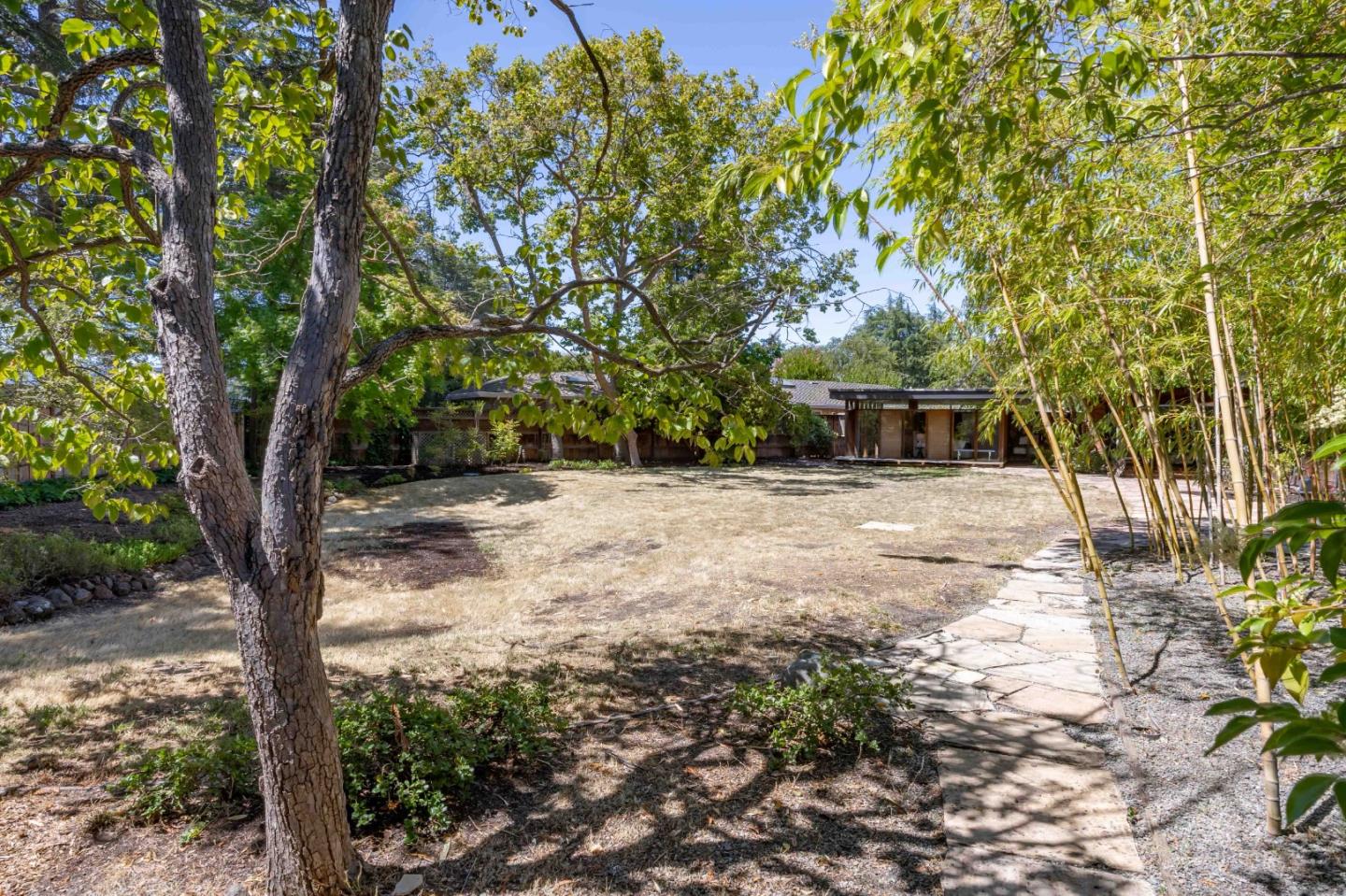 Detail Gallery Image 24 of 32 For 876 Southampton Dr, Palo Alto,  CA 94303 - 3 Beds | 2/1 Baths