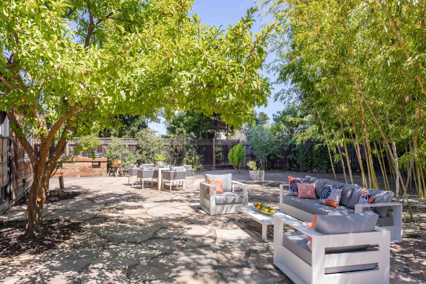 Detail Gallery Image 27 of 32 For 876 Southampton Dr, Palo Alto,  CA 94303 - 3 Beds | 2/1 Baths