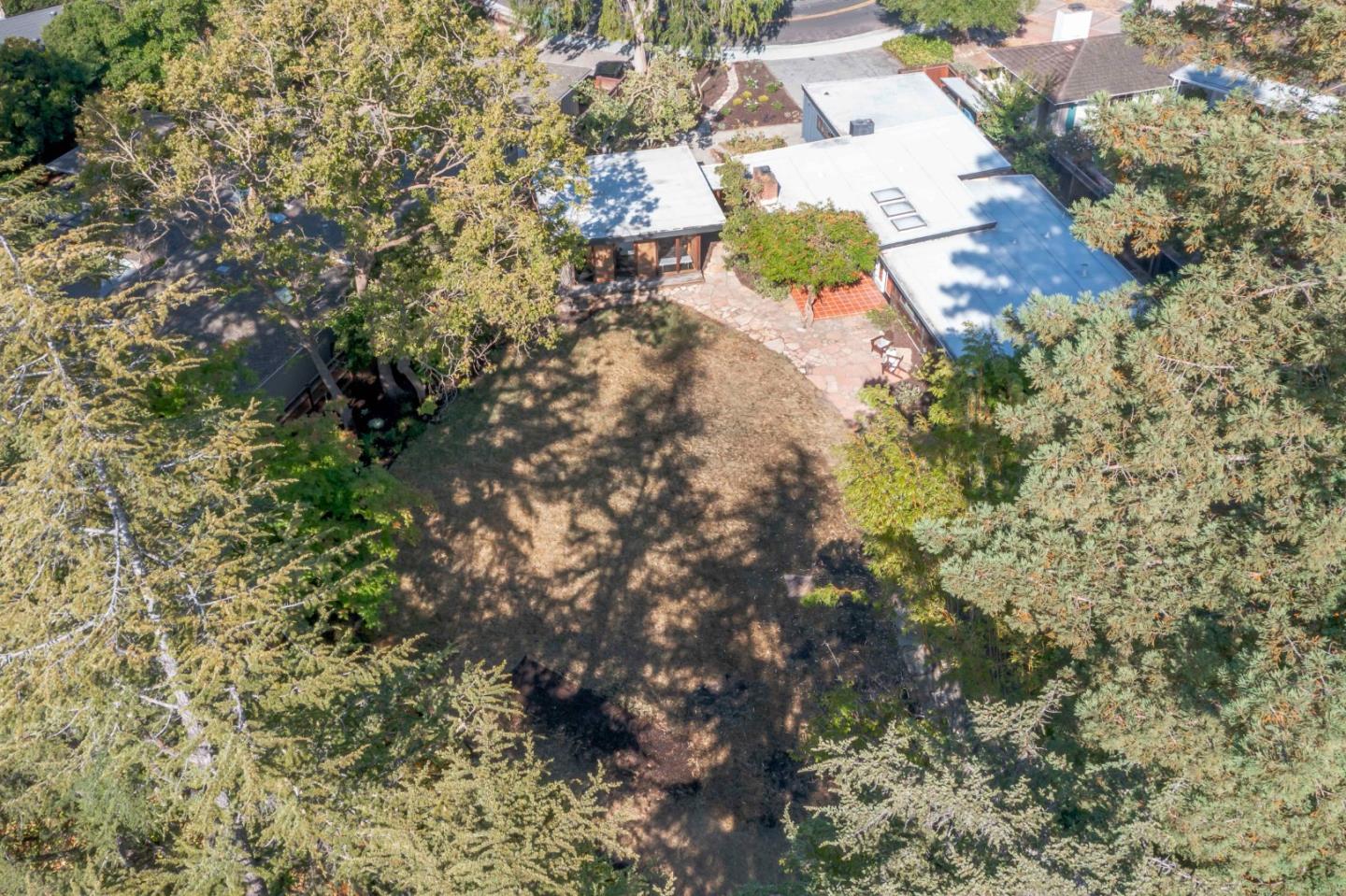 Detail Gallery Image 31 of 32 For 876 Southampton Dr, Palo Alto,  CA 94303 - 3 Beds | 2/1 Baths