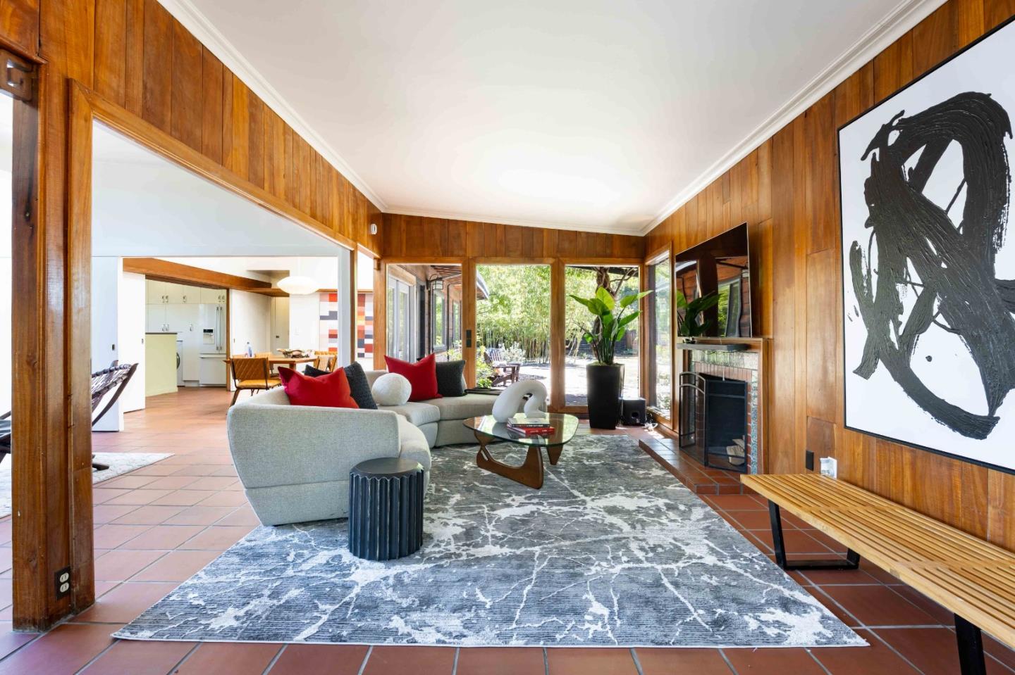 Detail Gallery Image 5 of 32 For 876 Southampton Dr, Palo Alto,  CA 94303 - 3 Beds | 2/1 Baths