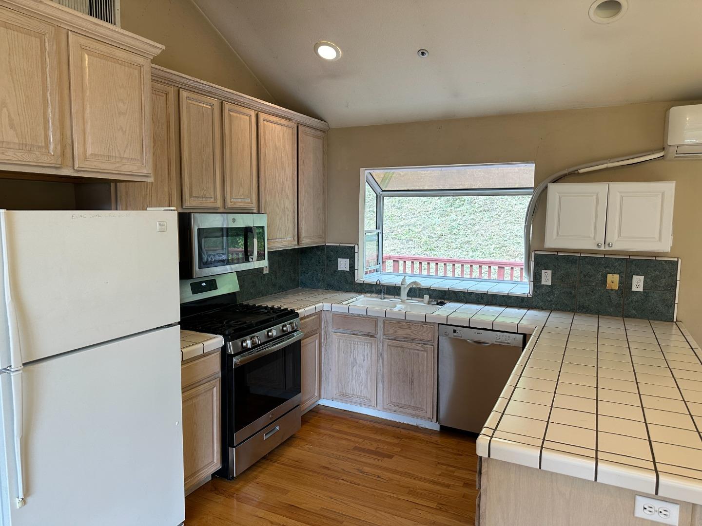 Detail Gallery Image 2 of 22 For 25060 Soquel San Jose Rd, Los Gatos,  CA 95033 - 3 Beds | 2/1 Baths
