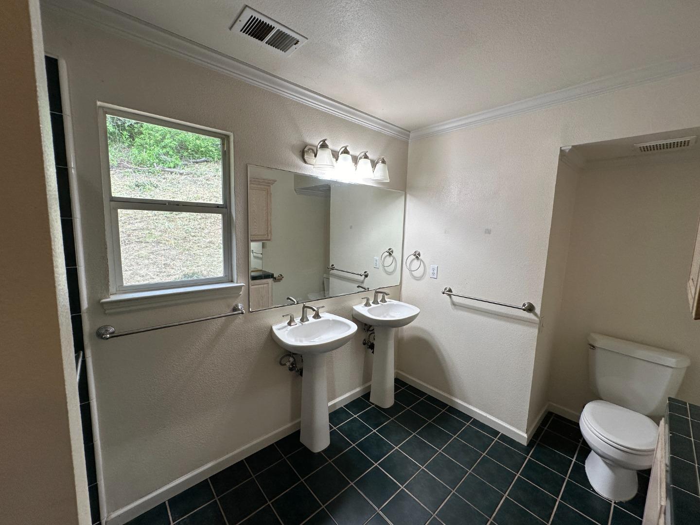 Detail Gallery Image 9 of 22 For 25060 Soquel San Jose Rd, Los Gatos,  CA 95033 - 3 Beds | 2/1 Baths