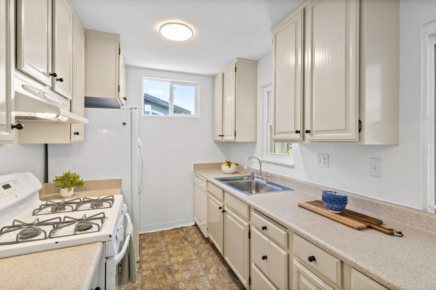 Detail Gallery Image 8 of 29 For 1968 Bandoni Ave, San Lorenzo,  CA 94580 - 3 Beds | 2 Baths