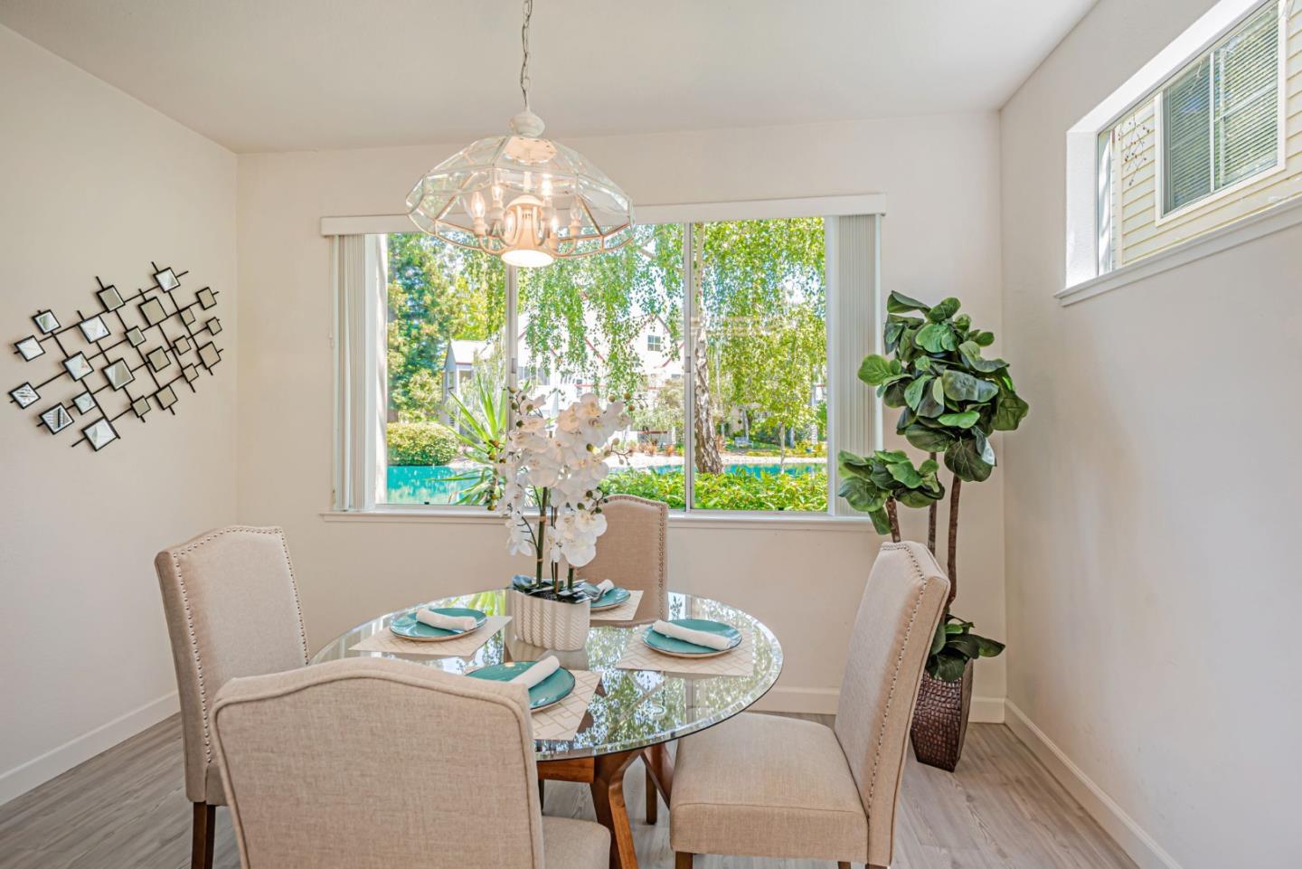 Detail Gallery Image 17 of 40 For 1403 Chelsea Way, Redwood City,  CA 94061 - 2 Beds | 2 Baths