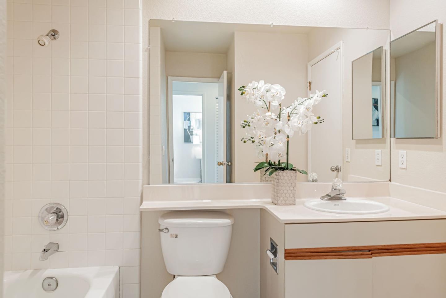Detail Gallery Image 26 of 40 For 1403 Chelsea Way, Redwood City,  CA 94061 - 2 Beds | 2 Baths