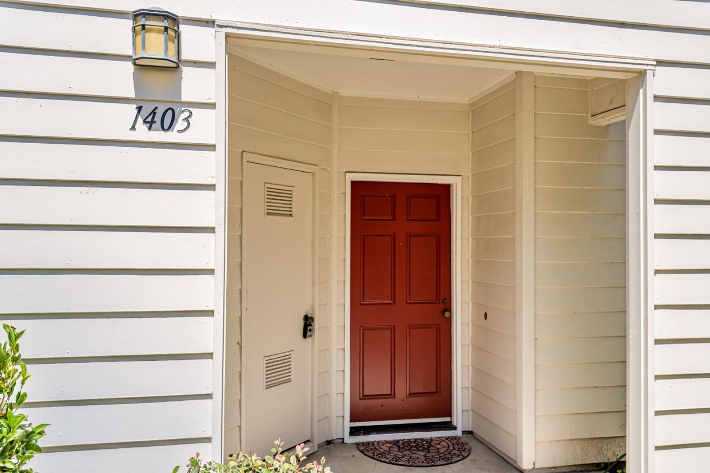 Detail Gallery Image 3 of 40 For 1403 Chelsea Way, Redwood City,  CA 94061 - 2 Beds | 2 Baths