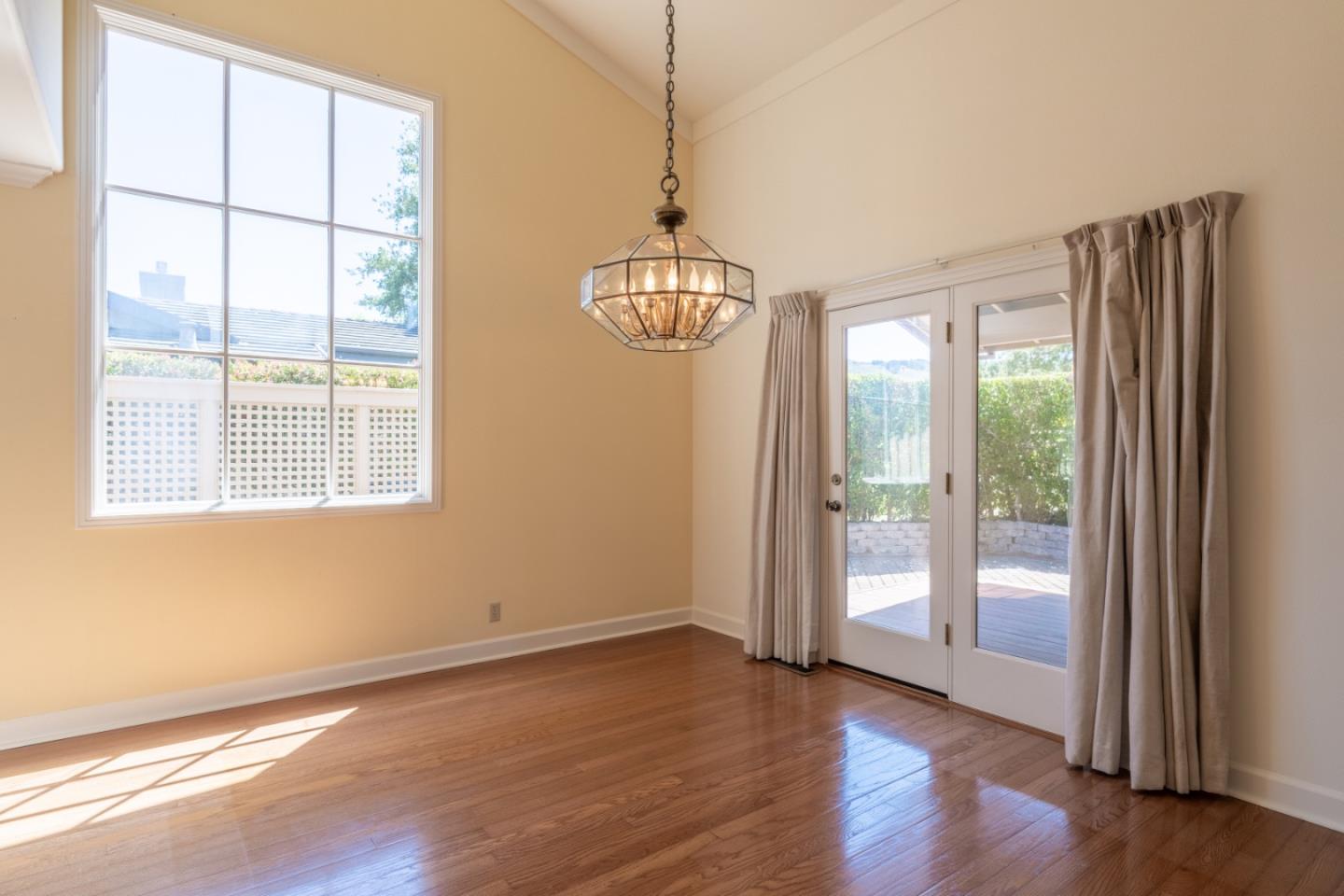 Detail Gallery Image 11 of 21 For 25387 Markham Ln, Salinas,  CA 93908 - 3 Beds | 2/1 Baths