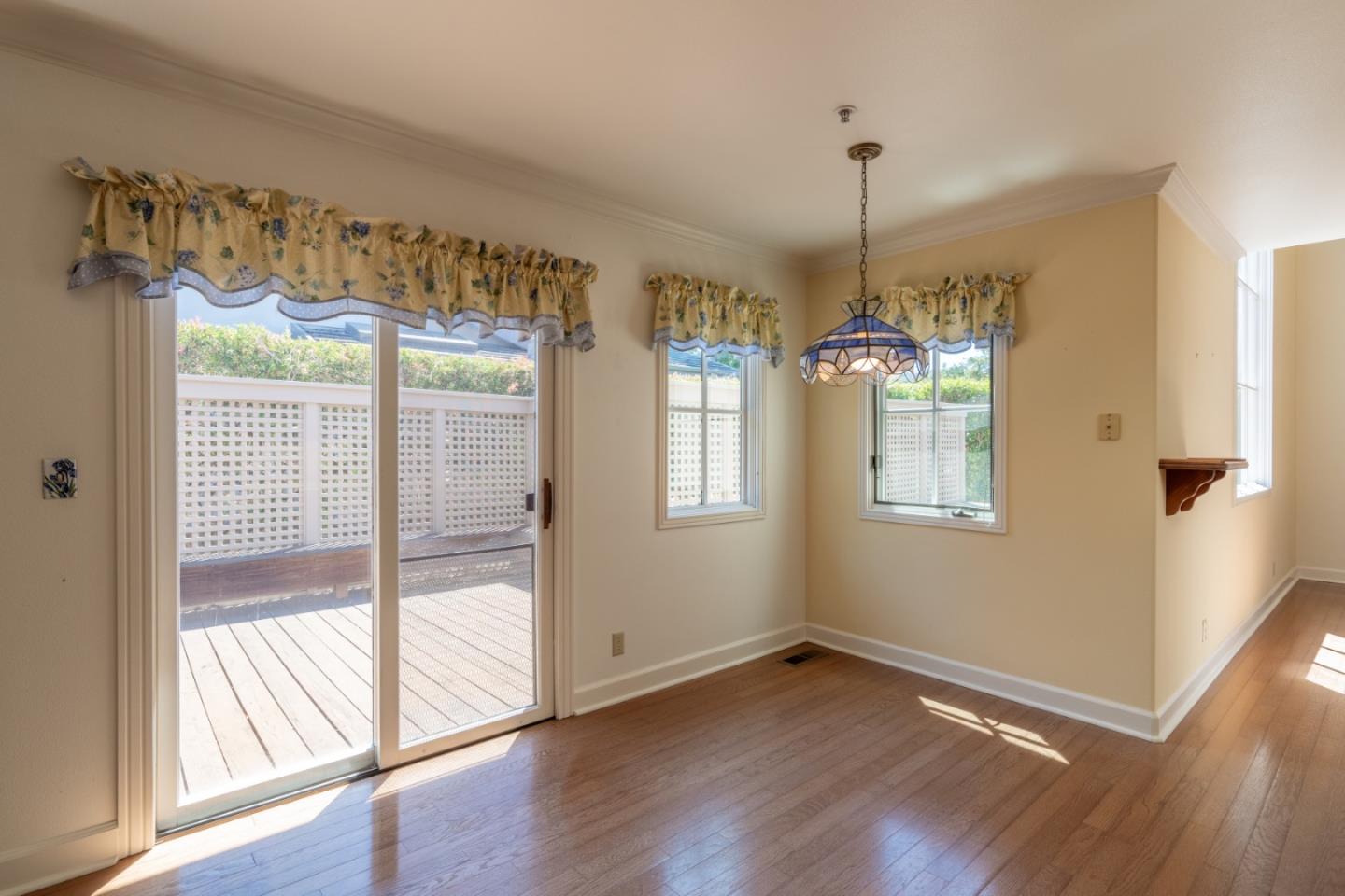 Detail Gallery Image 12 of 21 For 25387 Markham Ln, Salinas,  CA 93908 - 3 Beds | 2/1 Baths