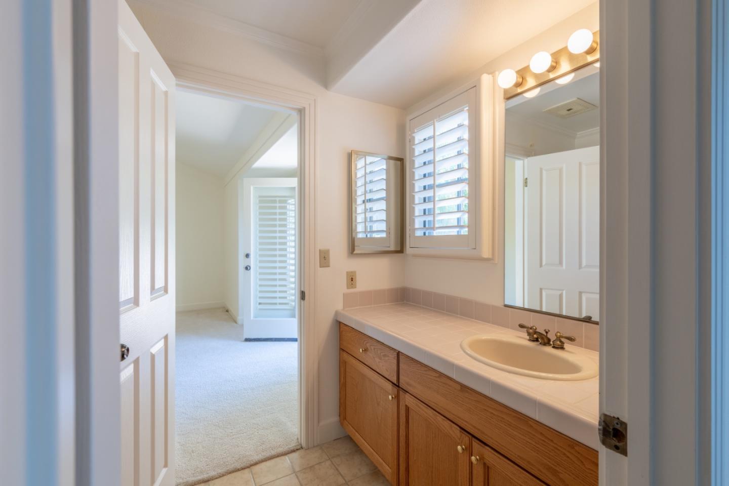 Detail Gallery Image 14 of 21 For 25387 Markham Ln, Salinas,  CA 93908 - 3 Beds | 2/1 Baths