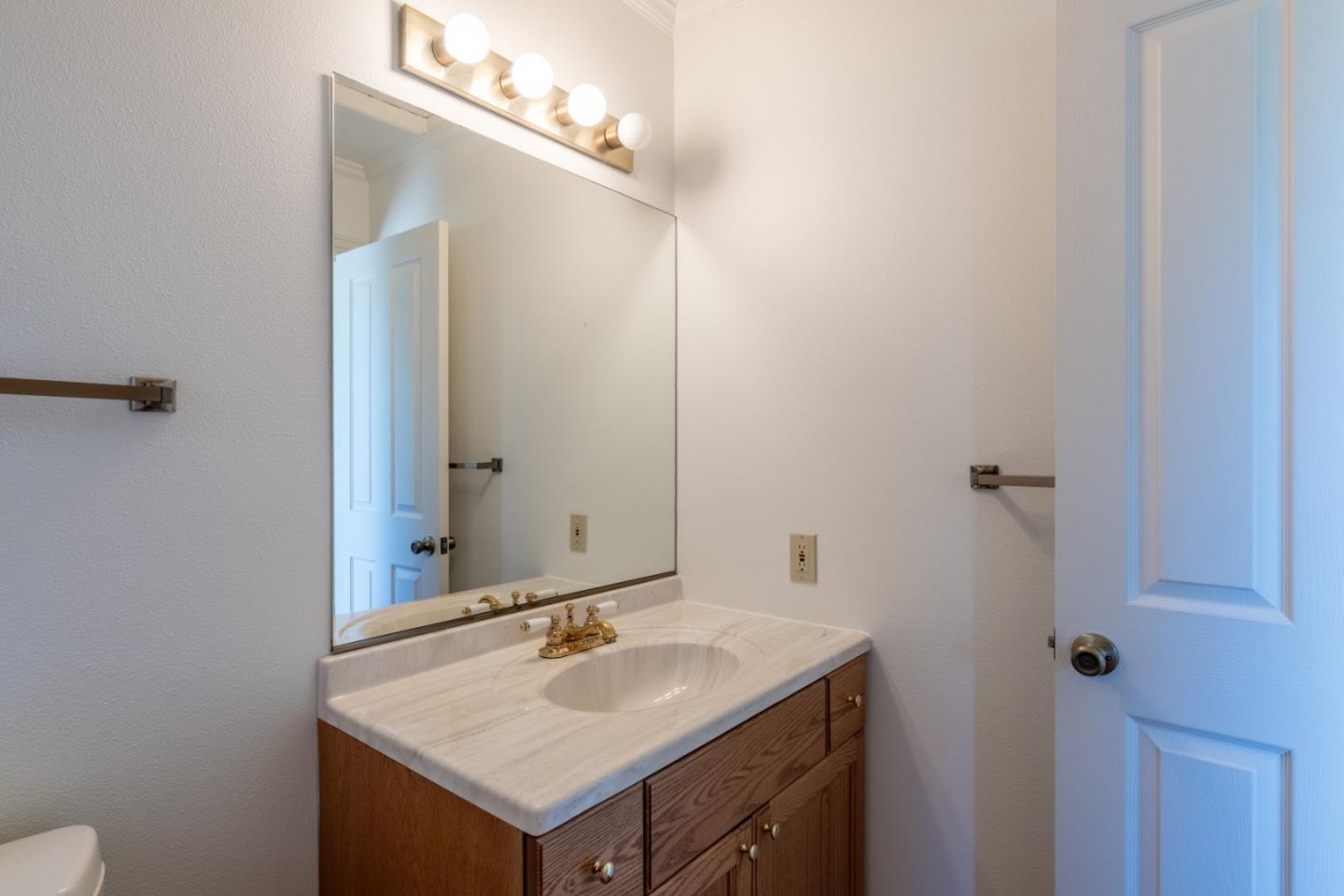 Detail Gallery Image 15 of 21 For 25387 Markham Ln, Salinas,  CA 93908 - 3 Beds | 2/1 Baths