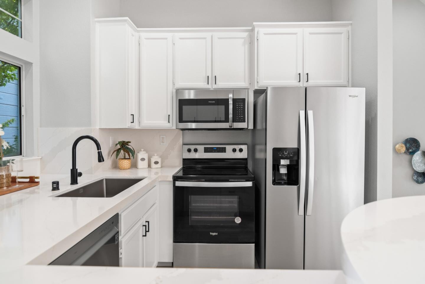 Detail Gallery Image 10 of 28 For 979 Pinto Palm Ter #13,  Sunnyvale,  CA 94087 - 2 Beds | 2 Baths