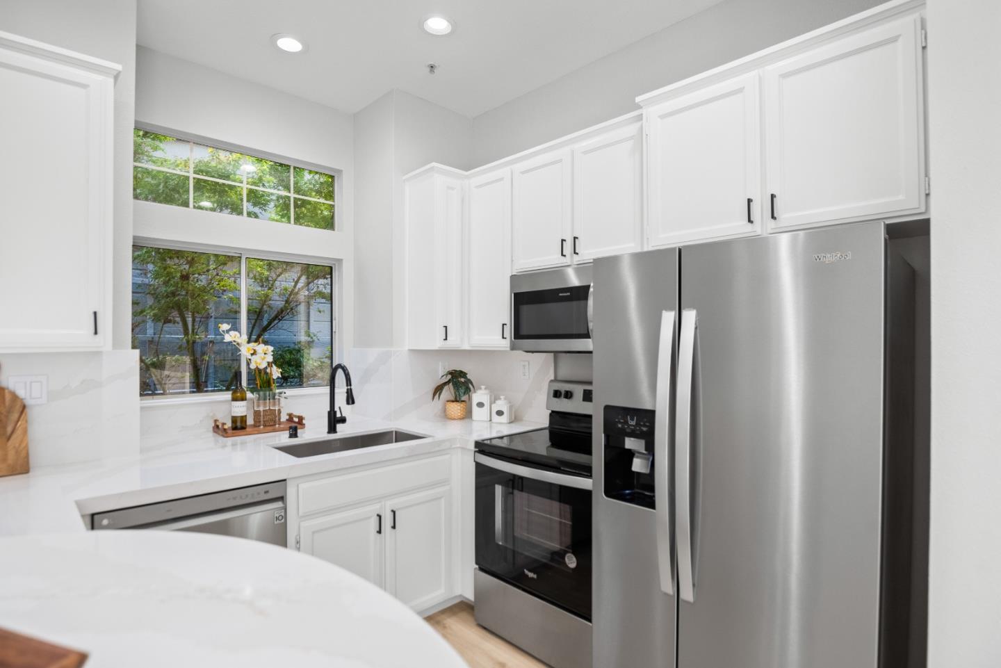 Detail Gallery Image 11 of 28 For 979 Pinto Palm Ter #13,  Sunnyvale,  CA 94087 - 2 Beds | 2 Baths