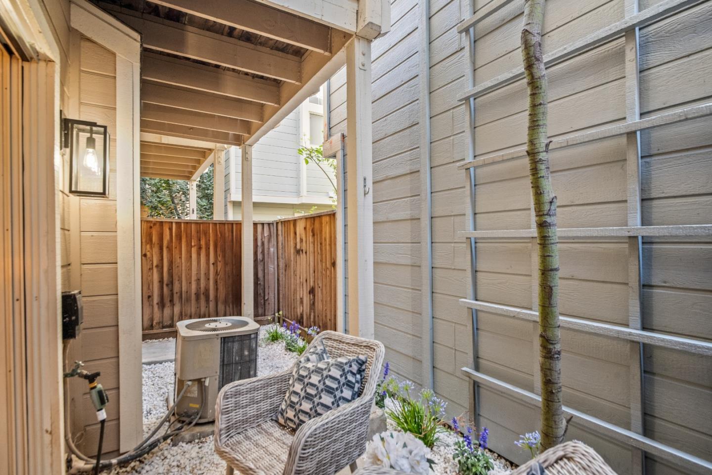 Detail Gallery Image 25 of 28 For 979 Pinto Palm Ter #13,  Sunnyvale,  CA 94087 - 2 Beds | 2 Baths
