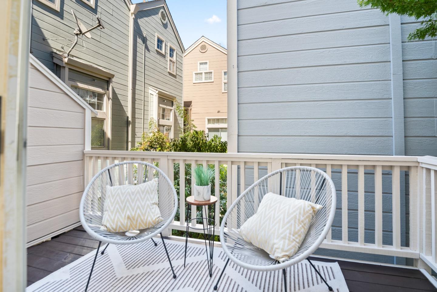 Detail Gallery Image 8 of 28 For 979 Pinto Palm Ter #13,  Sunnyvale,  CA 94087 - 2 Beds | 2 Baths