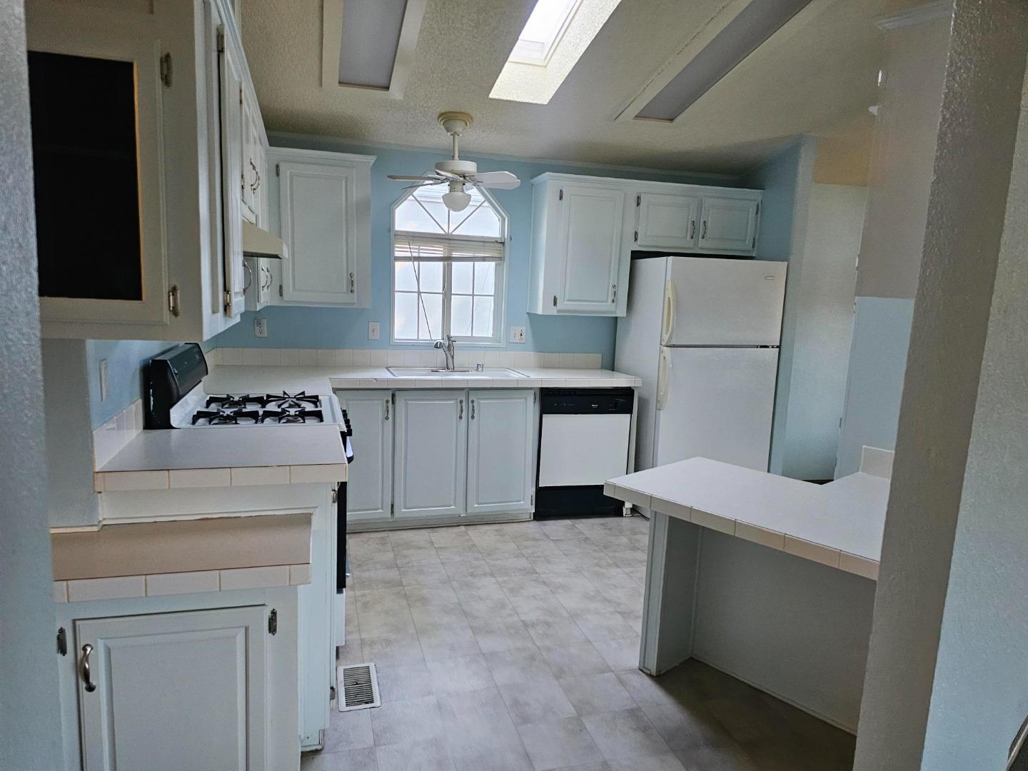 Detail Gallery Image 18 of 23 For 170 Sunset Cir #170,  Vacaville,  CA 95687 - 3 Beds | 2 Baths