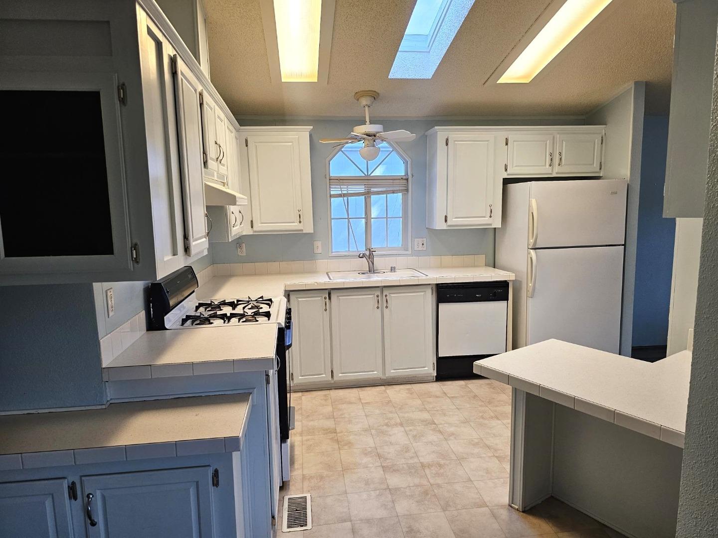Detail Gallery Image 21 of 23 For 170 Sunset Cir #170,  Vacaville,  CA 95687 - 3 Beds | 2 Baths