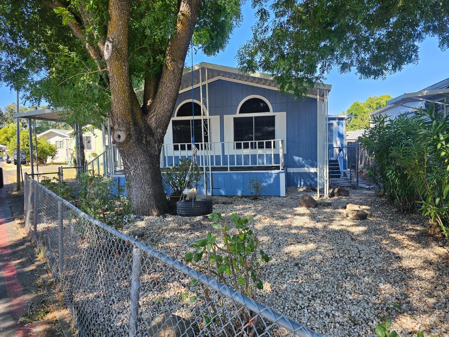Detail Gallery Image 3 of 23 For 170 Sunset Cir #170,  Vacaville,  CA 95687 - 3 Beds | 2 Baths