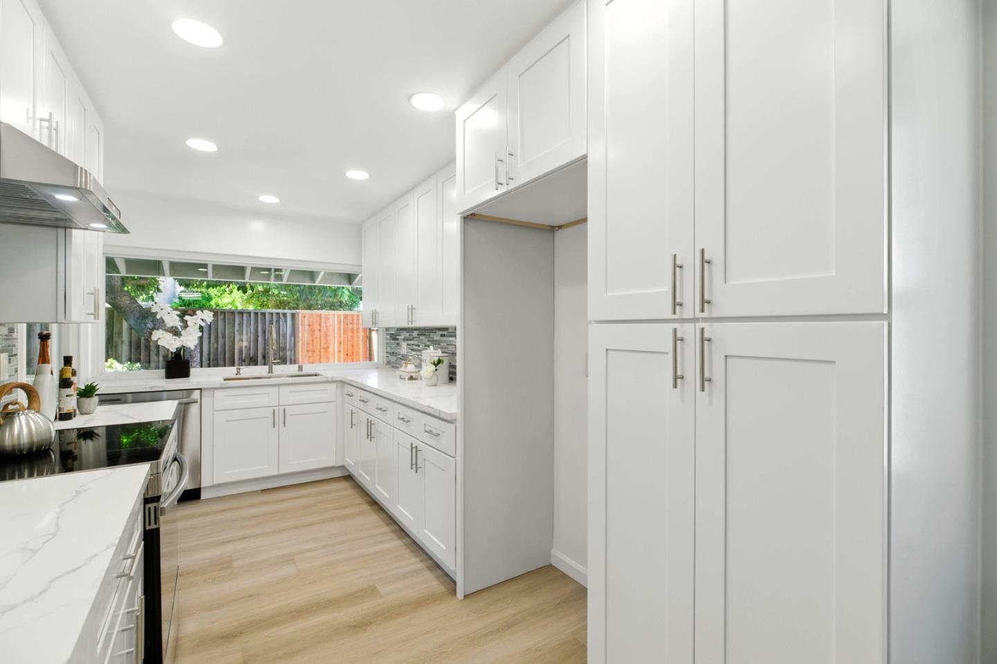 Detail Gallery Image 10 of 33 For 266 El Portal Way, San Jose,  CA 95119 - 4 Beds | 2 Baths