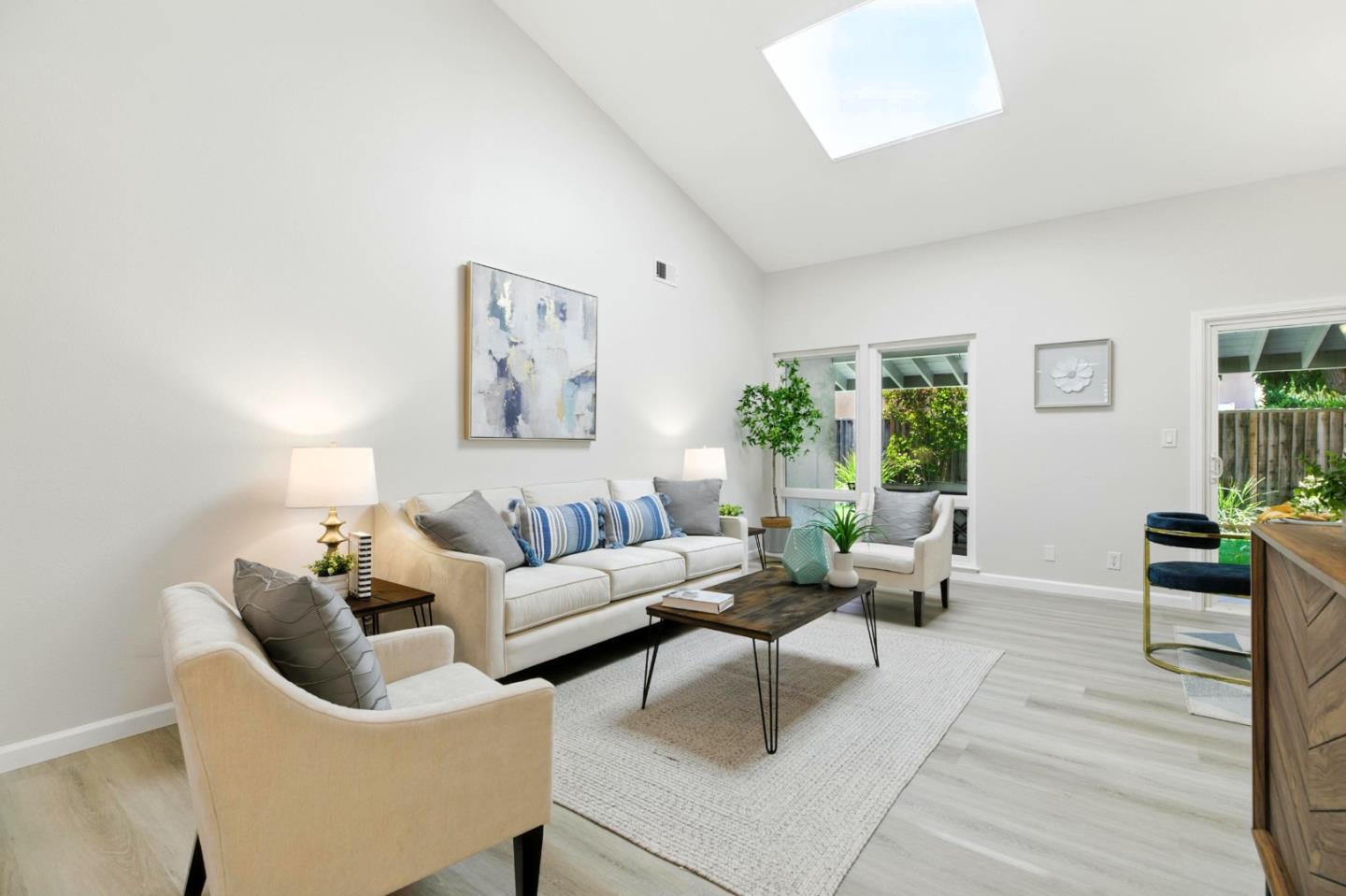 Detail Gallery Image 2 of 33 For 266 El Portal Way, San Jose,  CA 95119 - 4 Beds | 2 Baths