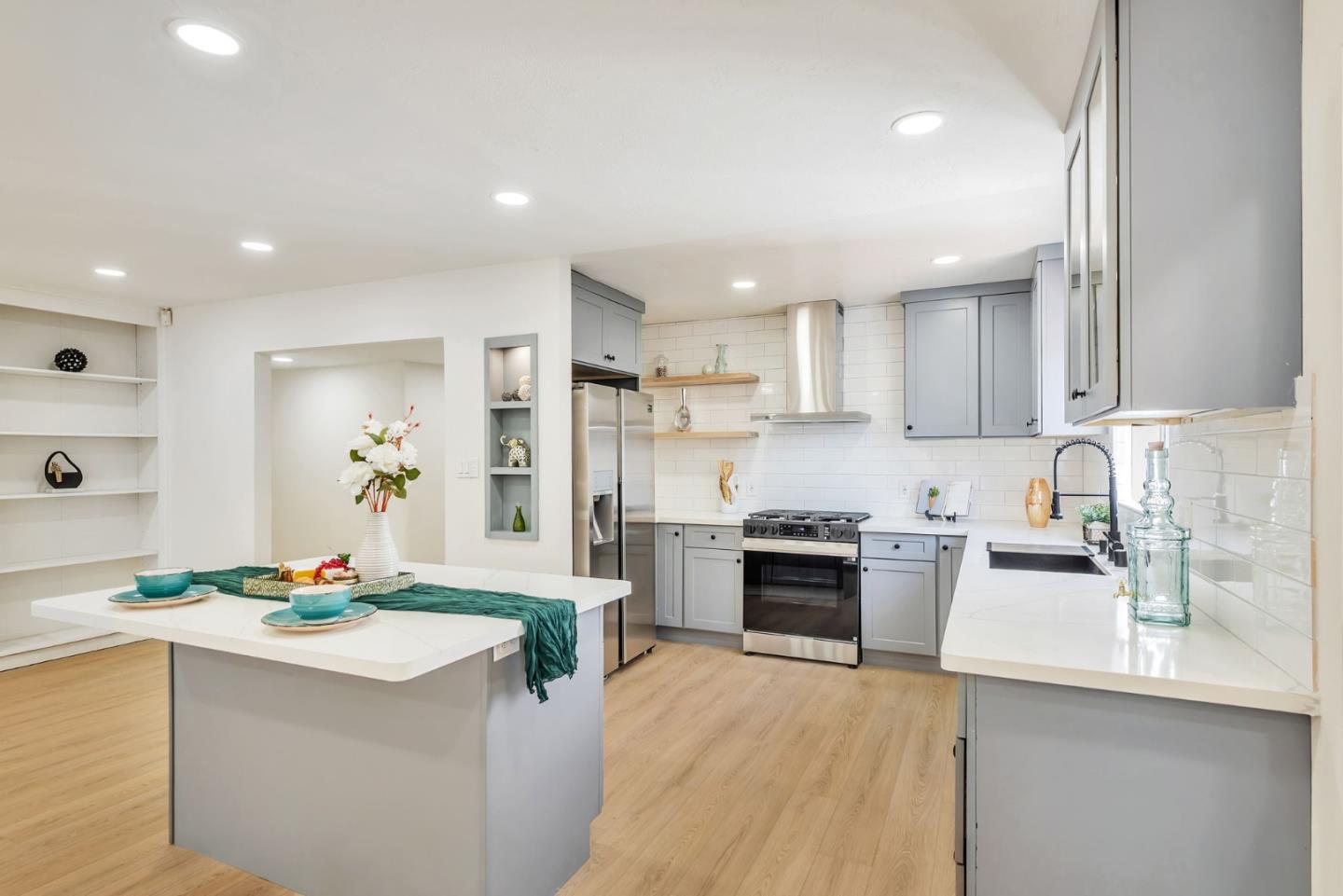 Detail Gallery Image 8 of 29 For 803 Corlista Dr, San Jose,  CA 95128 - 3 Beds | 2 Baths