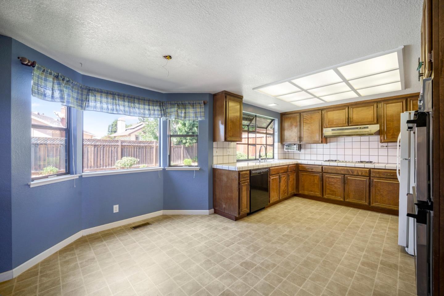 Detail Gallery Image 10 of 38 For 6044 Crossview Cir, San Jose,  CA 95120 - 4 Beds | 3 Baths