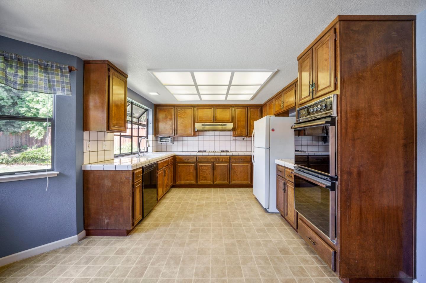 Detail Gallery Image 11 of 38 For 6044 Crossview Cir, San Jose,  CA 95120 - 4 Beds | 3 Baths