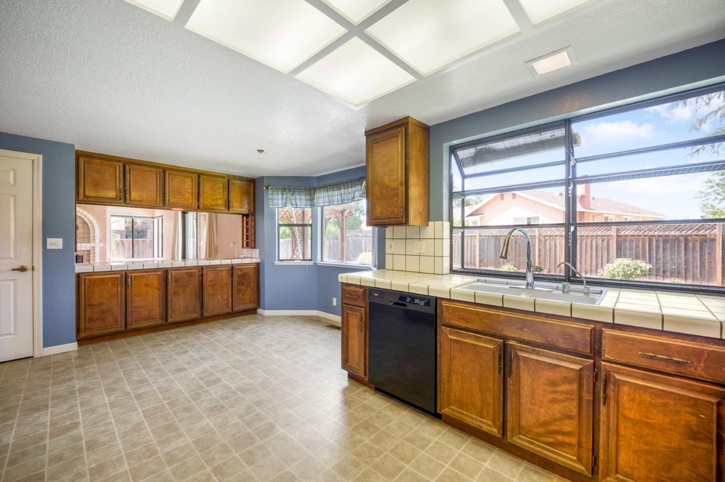 Detail Gallery Image 12 of 38 For 6044 Crossview Cir, San Jose,  CA 95120 - 4 Beds | 3 Baths