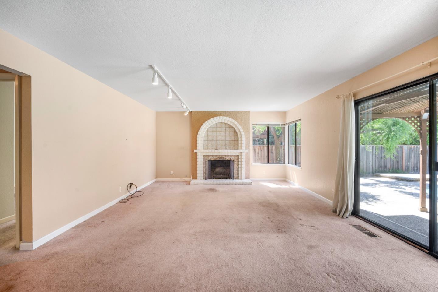 Detail Gallery Image 14 of 38 For 6044 Crossview Cir, San Jose,  CA 95120 - 4 Beds | 3 Baths